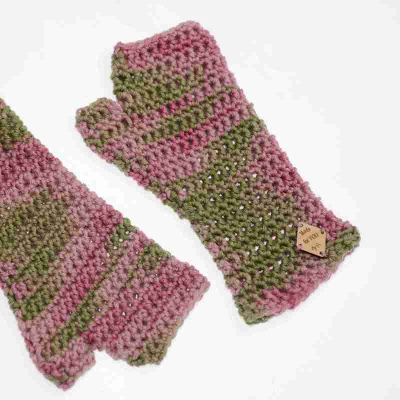 EasyFit Mitts in hand dyed merino EasyFit Mitts in hand dyed merino