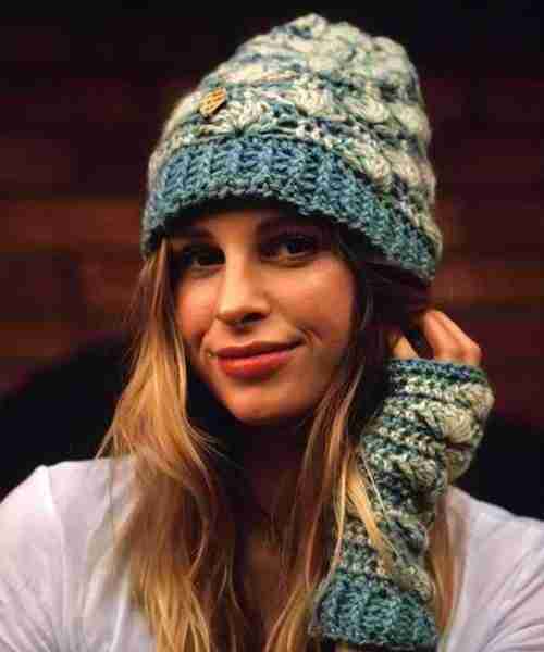 Shell B Mine Beanie and Shell B Mine Mitts - on Sophie 2