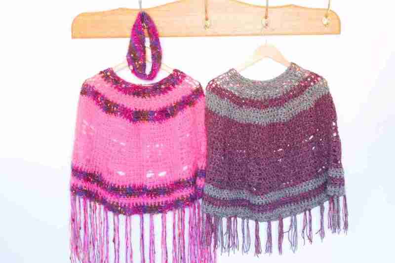Pineapple Poncho Crochet Pattern – Pink & Purple versions on coat hangers with Market Headband Pineapple Poncho Crochet Pattern - Pink & Purple versions on coat hangers with Market Headband